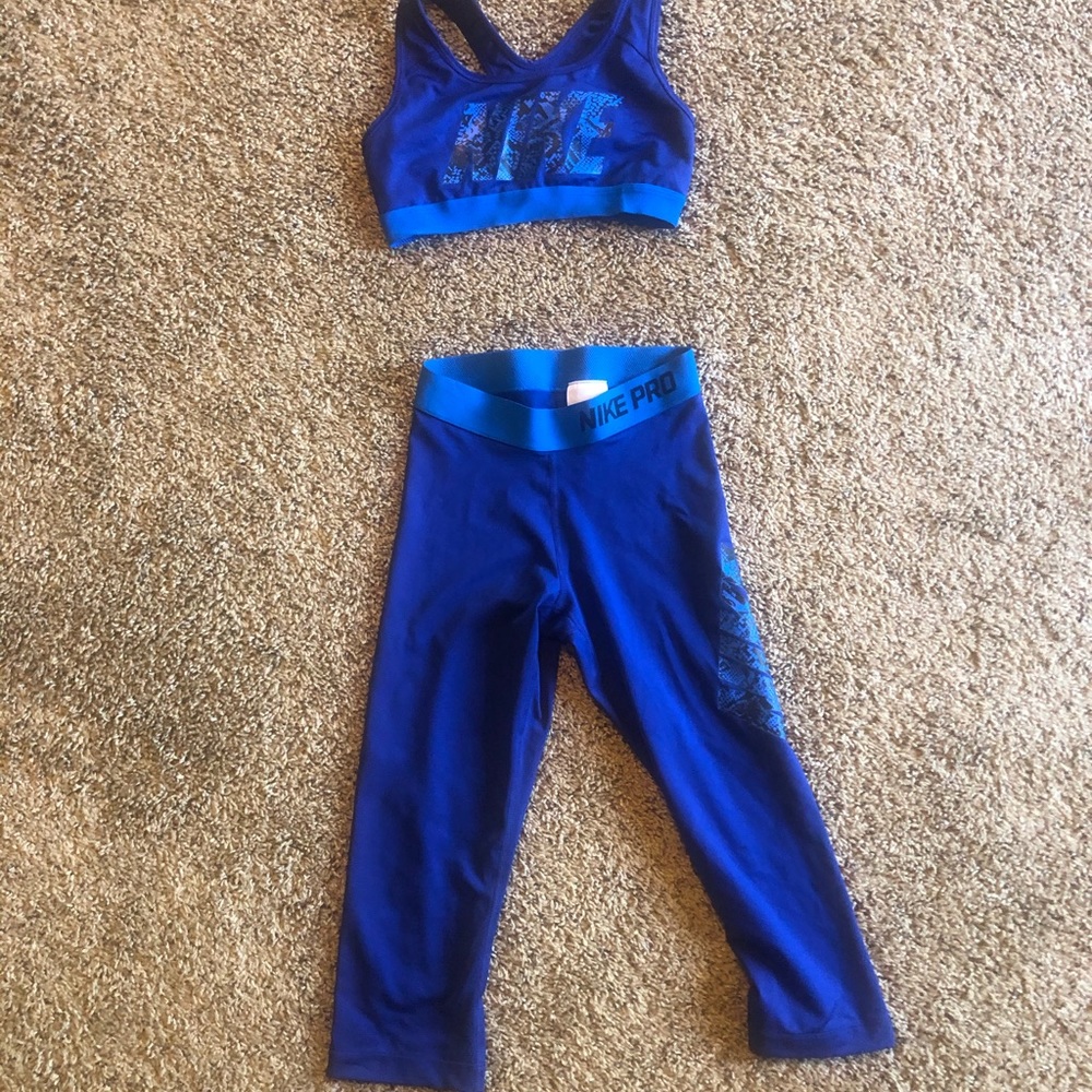 Nike pro set adult XS Capris and sports bra